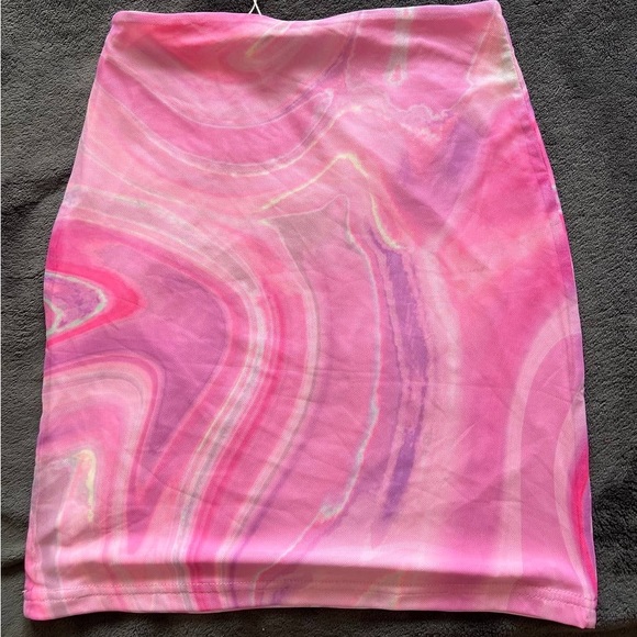Barbie pink mesh marble mini skirt from Tiger Mist - Picture 3 of 3
